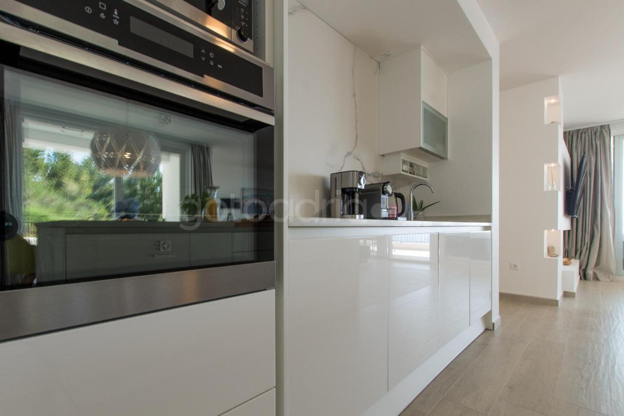Villa Smaragd - Opal - Luxury Apt With Shared Pool And Private Hot Tub マカルスカ エクステリア 写真
