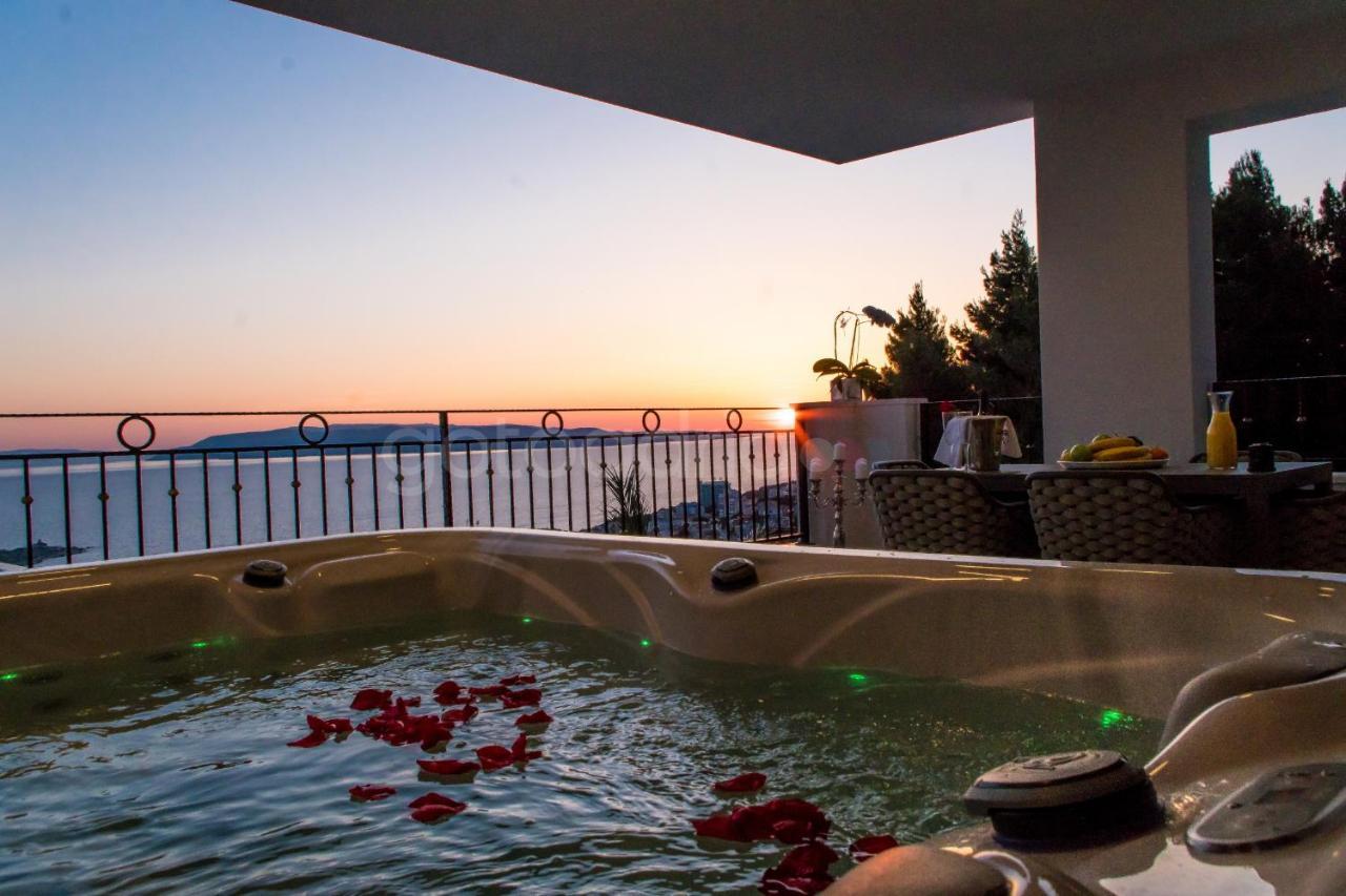 Villa Smaragd - Opal - Luxury Apt With Shared Pool And Private Hot Tub マカルスカ エクステリア 写真