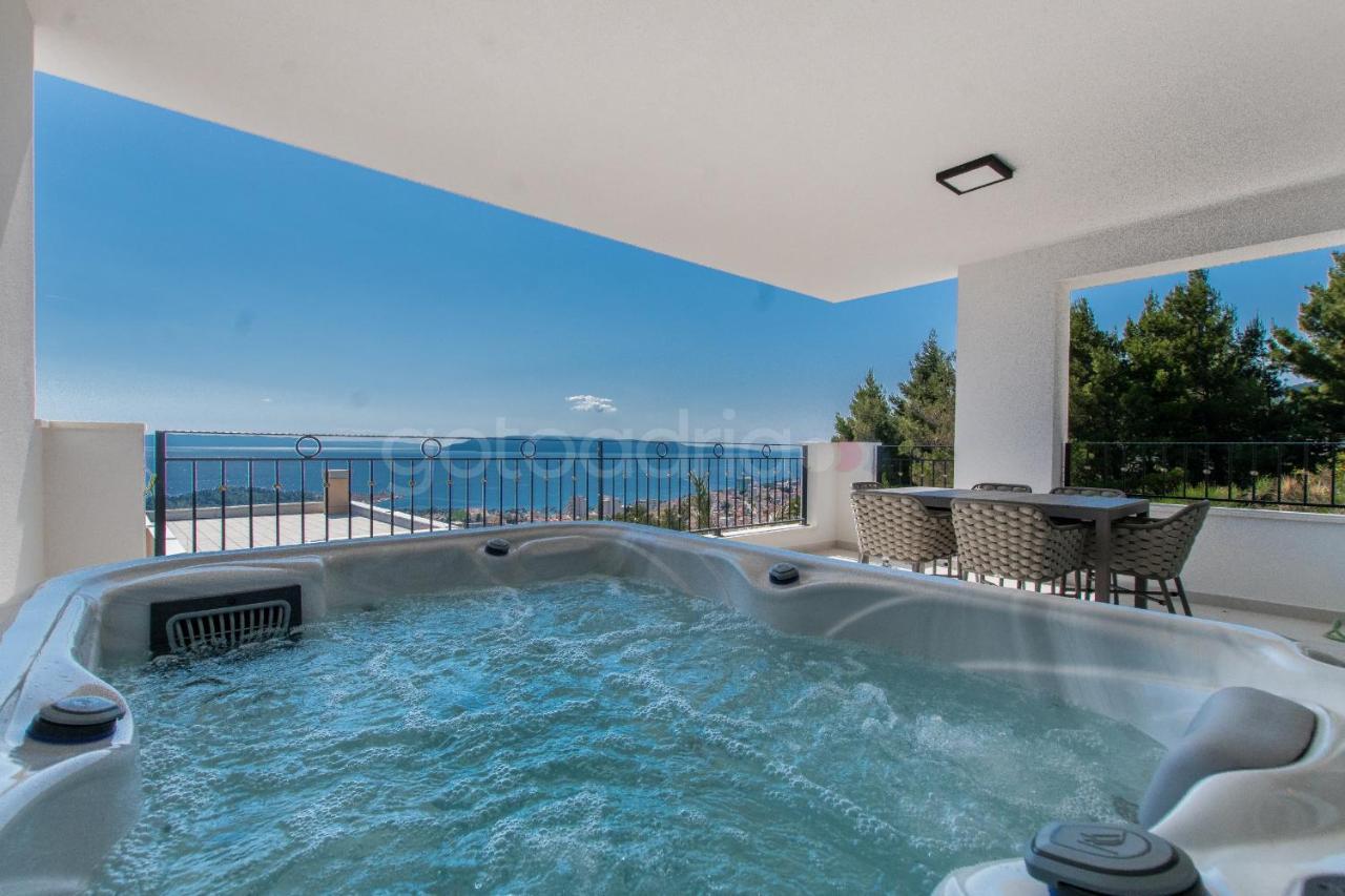 Villa Smaragd - Opal - Luxury Apt With Shared Pool And Private Hot Tub マカルスカ エクステリア 写真