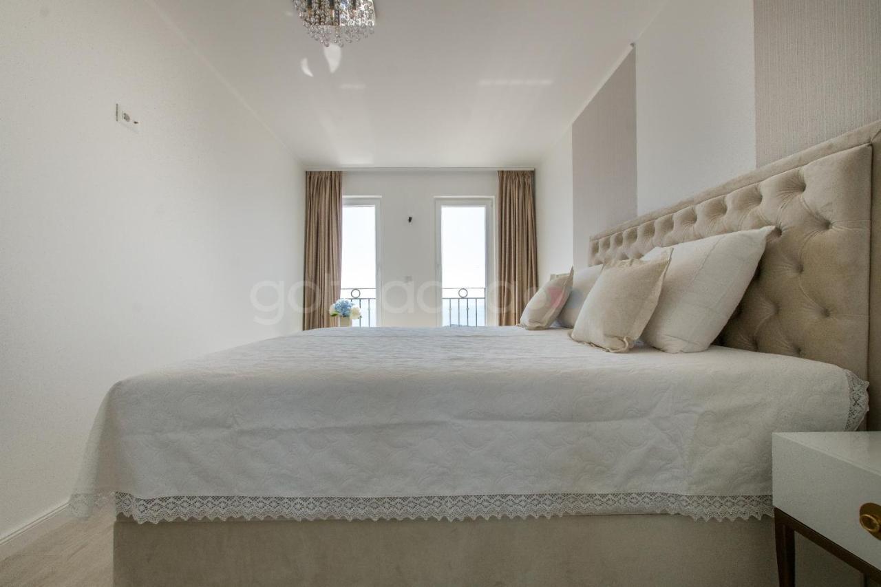 Villa Smaragd - Opal - Luxury Apt With Shared Pool And Private Hot Tub マカルスカ エクステリア 写真