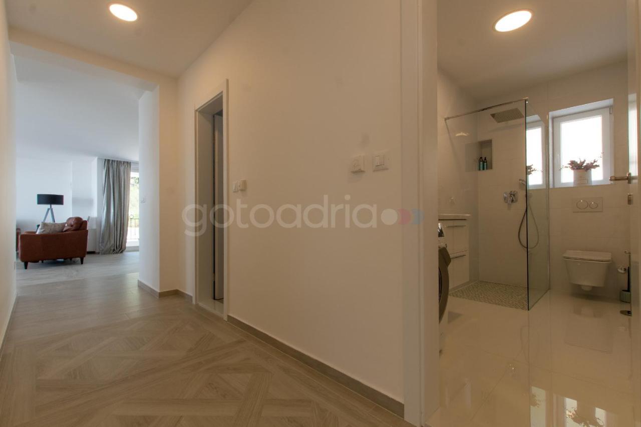 Villa Smaragd - Opal - Luxury Apt With Shared Pool And Private Hot Tub マカルスカ エクステリア 写真