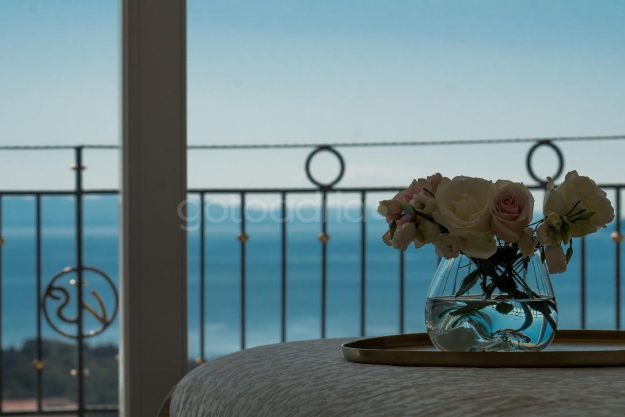 Villa Smaragd - Opal - Luxury Apt With Shared Pool And Private Hot Tub マカルスカ エクステリア 写真