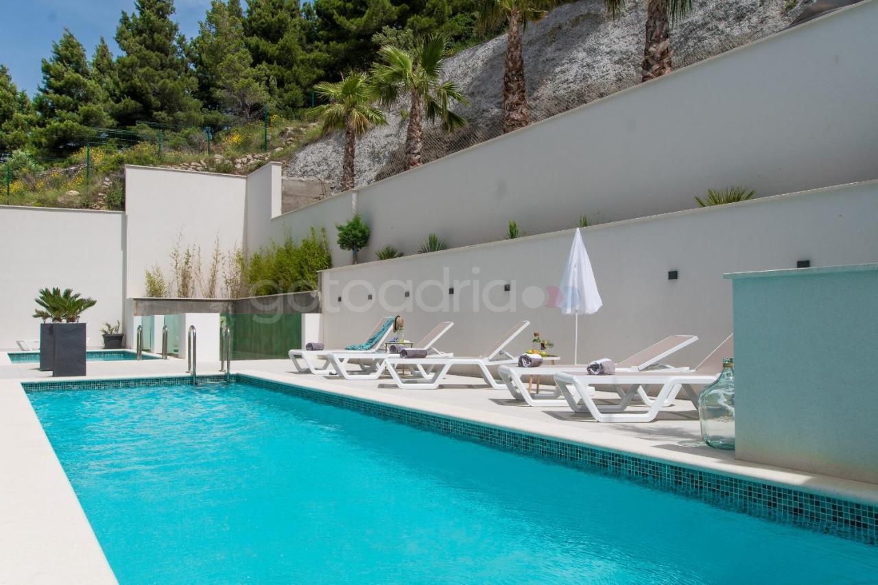 Villa Smaragd - Opal - Luxury Apt With Shared Pool And Private Hot Tub マカルスカ エクステリア 写真