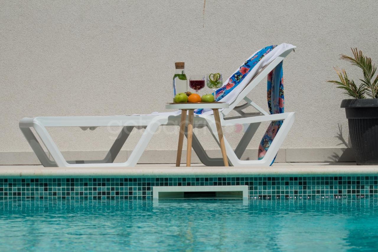 Villa Smaragd - Opal - Luxury Apt With Shared Pool And Private Hot Tub マカルスカ エクステリア 写真