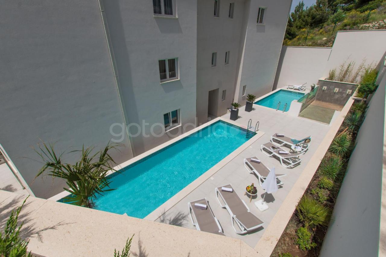 Villa Smaragd - Opal - Luxury Apt With Shared Pool And Private Hot Tub マカルスカ エクステリア 写真