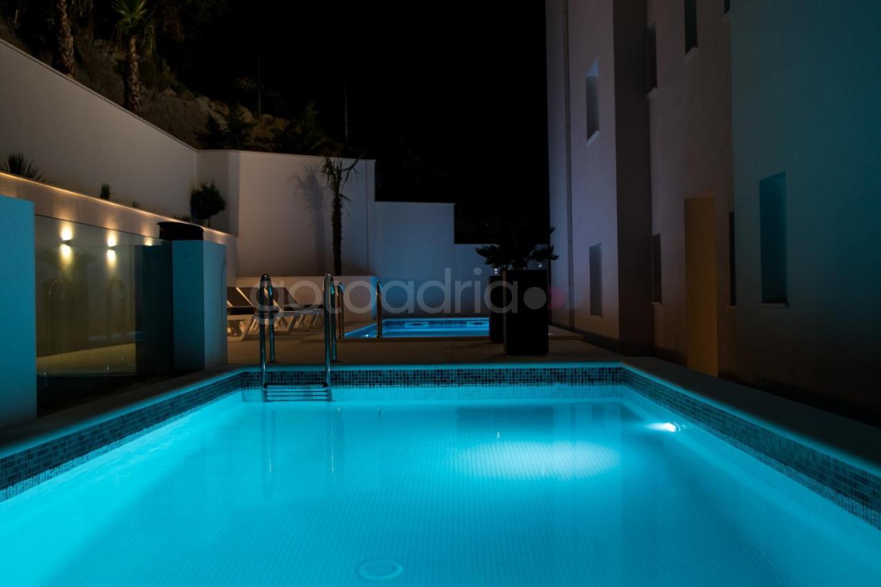 Villa Smaragd - Opal - Luxury Apt With Shared Pool And Private Hot Tub マカルスカ エクステリア 写真