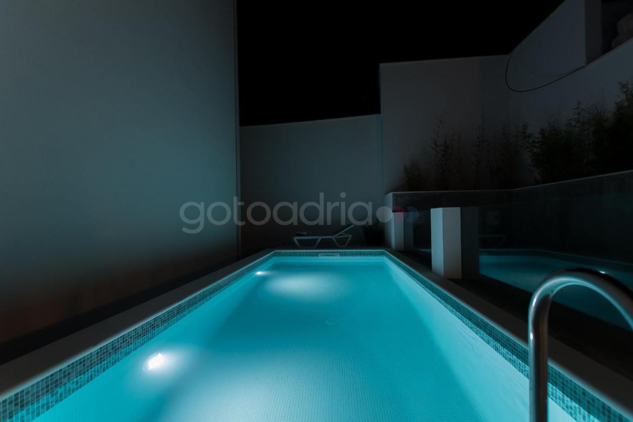 Villa Smaragd - Opal - Luxury Apt With Shared Pool And Private Hot Tub マカルスカ エクステリア 写真